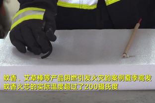 布克：小萨在利用身体方面很聪明 他的表现非常出色